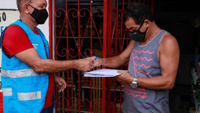 Moradores do Jorge Teixeira recebem atendimento da Prefeitura de Manaus para regularização de área remanescente
