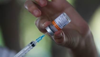 Terceira dose da Coronavac aumenta anticorpos em até quatro vezes, segundo estudo