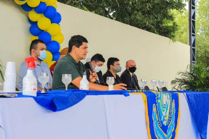 No início do ano letivo, prefeito Bi Garcia anuncia aumento salarial a professores