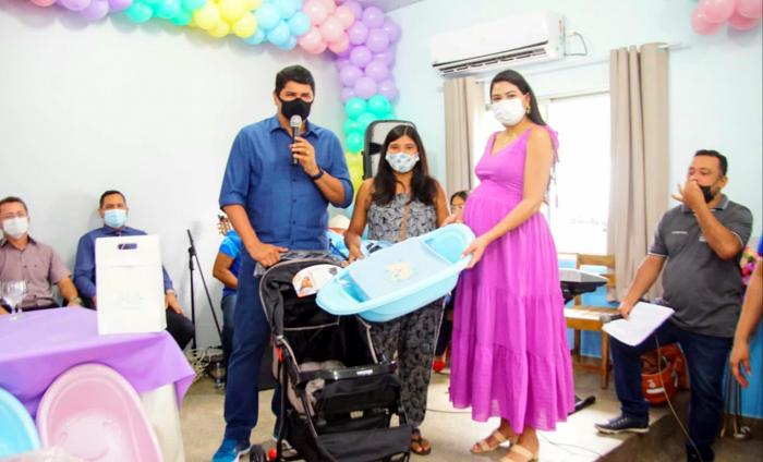 PARINTINS: No Dia Internacional da Mulher, Prefeitura entrega 140 kits bebê