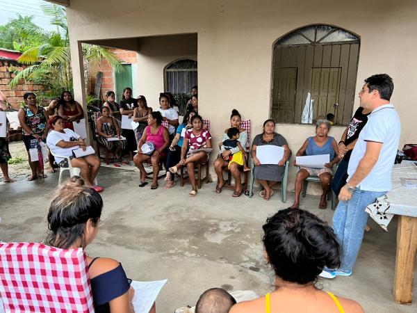 No dia Internacional da Mulher, Jander Lobato dialoga com moradoras da Comunidade Cristo Rei