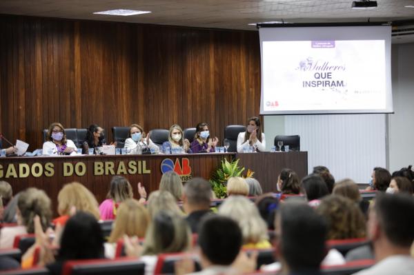 Servidoras da Prefeitura de Manaus recebem homenagem da OAB-AM