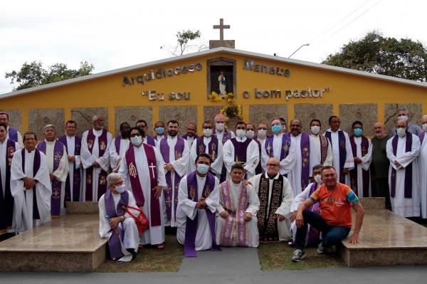 Prefeitura entrega mausoléu da Igreja Católica que homenageia padres de Manaus