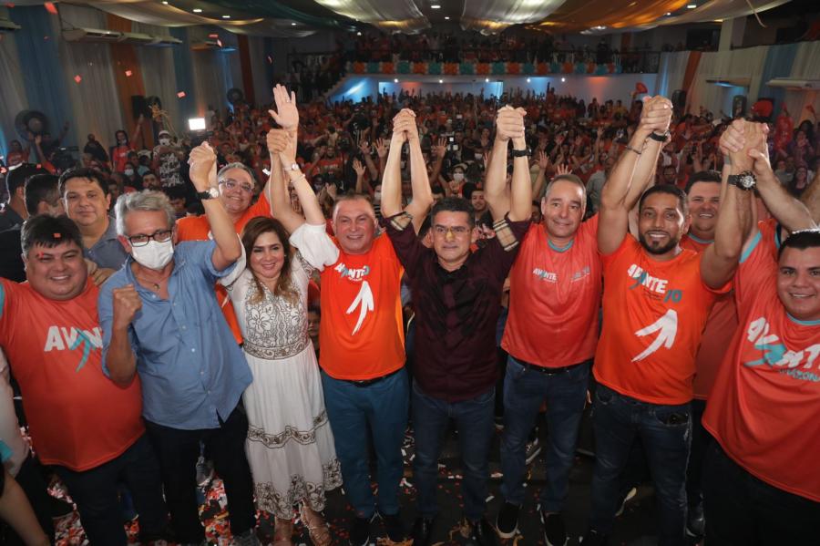 Com Olímpico lotado, Sabá Reis oficializa filiação ao Avante de David Almeida