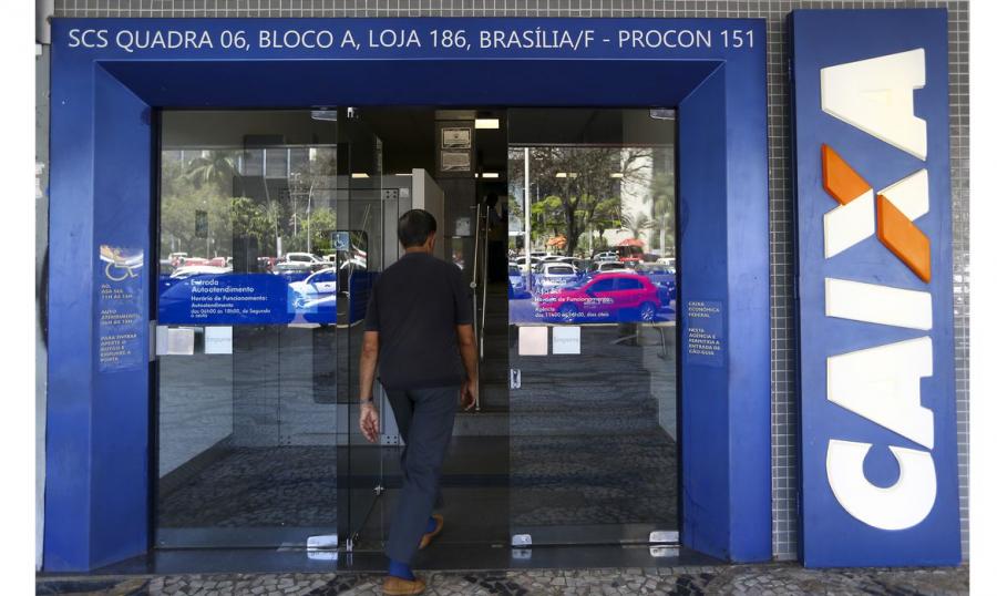 Caixa começa a emprestar dinheiro para negativados
