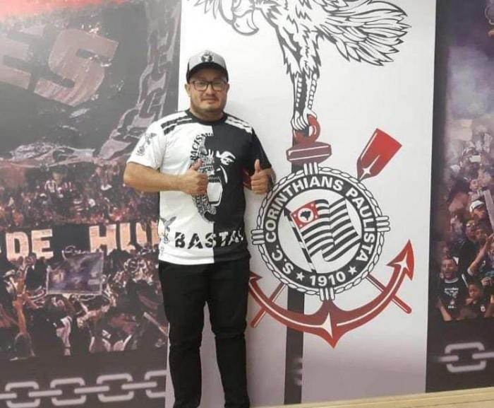 Após colocar carnavalesco agredido como 'suspeito' Gaviões tira nota de suas páginas