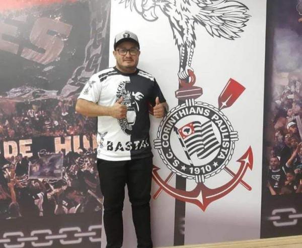 Após colocar carnavalesco agredido como 'suspeito' Gaviões tira nota de suas páginas