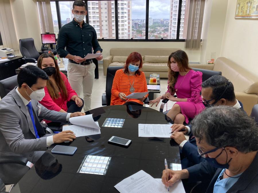 Justiça determina que Prefeitura de Maués reintegre servidores exonerados ilegalmente