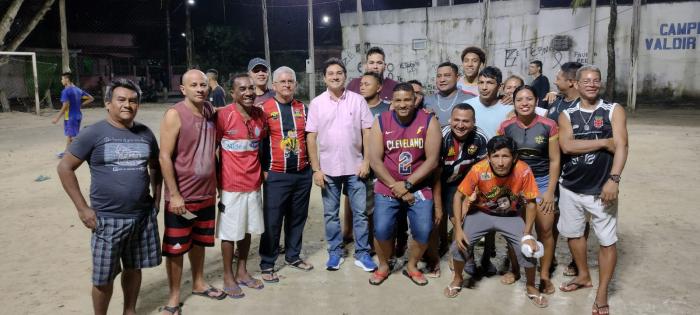 MANAUS: Jander Lobato viabiliza iluminação a Led para campo de futebol Waldir Martins, no bairro Cidade de Deus   
