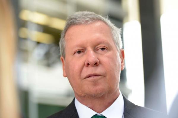 Arthur Neto convida governador do Amazonas a entrar na luta judicial contra decreto que reduz IPI