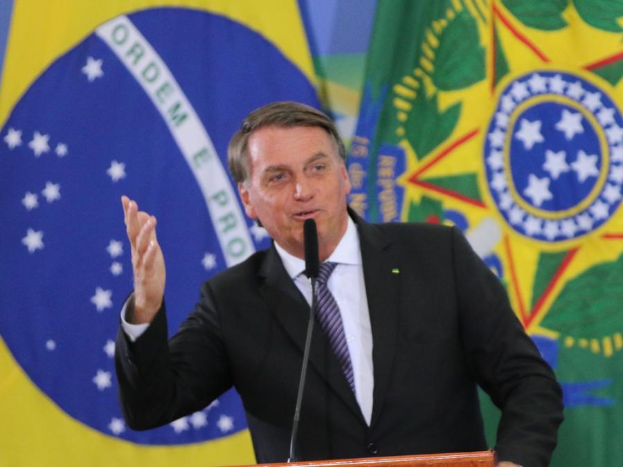 Bolsonaro veta quase R$ 4 bilhões para trabalhadores da cultura