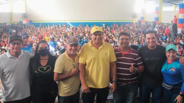 PARINTINS:  Bi Garcia comanda entrega de 3 mil cestas básicas às famílias vítimas dos efeitos das chuvas 