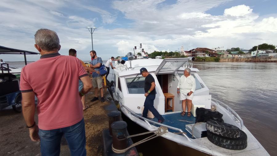 RISCO DE EXPLOSÃO: Marinha apreende lancha Ana Karoline 