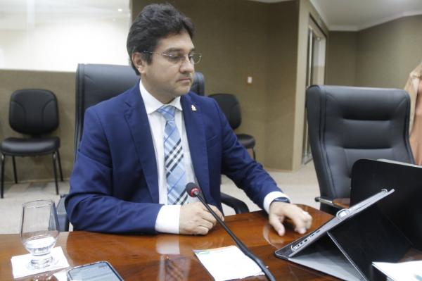 Jander Lobato propõe isenção da taxa da Zona Azul para veículos de carga e descarga e jornalistas no exercício da profissão   