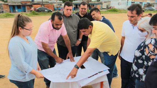 Bi Garcia dá ordem de serviço para construção de escola no bairro Paulo Corrêa