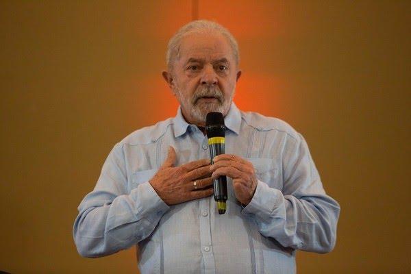 PT decide mudar o marqueteiro da pré-campanha de Lula