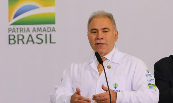 COVID-19: ministro oficializa fim de emergência sanitária