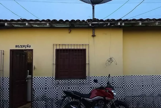 MOTEL: Adolescente é baleada na boca por militares