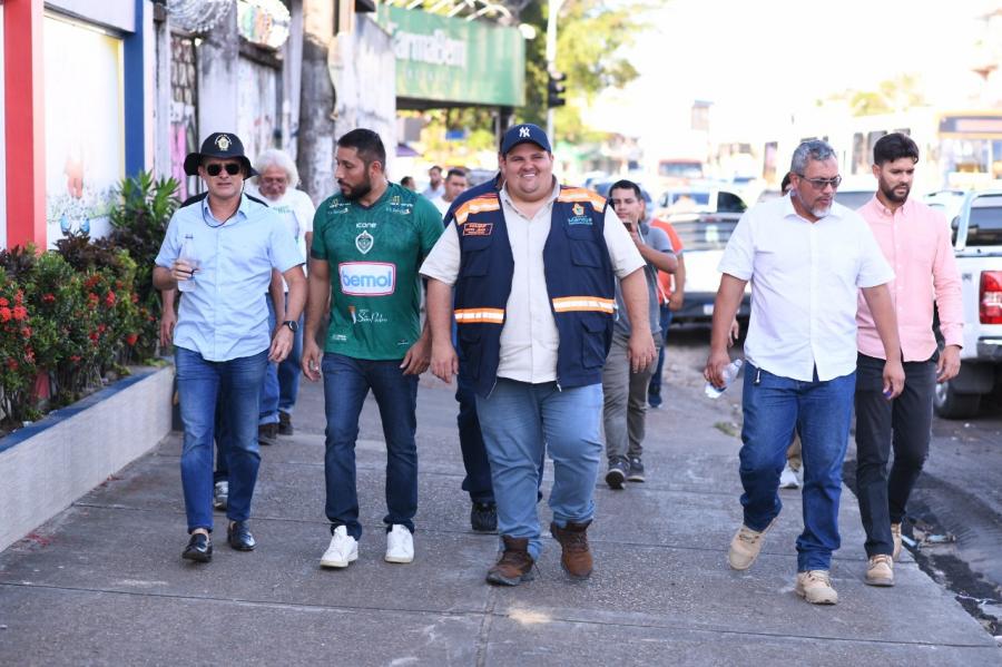 David Almeida fiscaliza obras de infraestrutura viária no Colônia Terra Nova 2