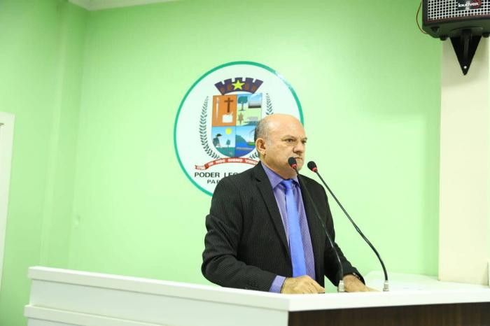 Linhares destaca atuação da Prefeitura de Parintins para famílias atingidas pela enchente
