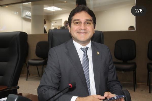 Jander Lobato destaca melhorias com pacote de asfaltamento de 10 mil ruas de Manaus