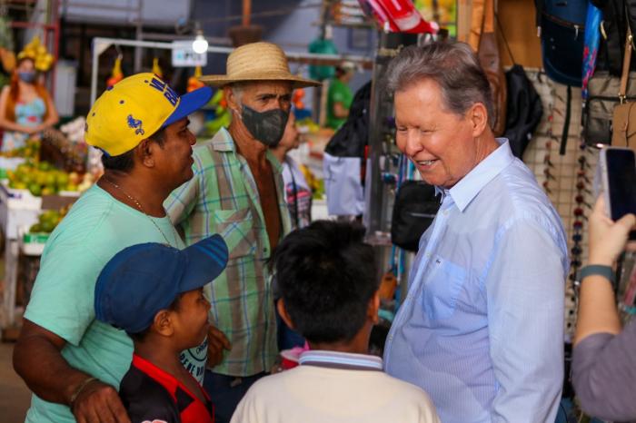 IRANDUBA: ‘Comemoro o Dia do Trabalhador trabalhando pelo Amazonas’, diz Arthur em visita a feirantes e comerciantes