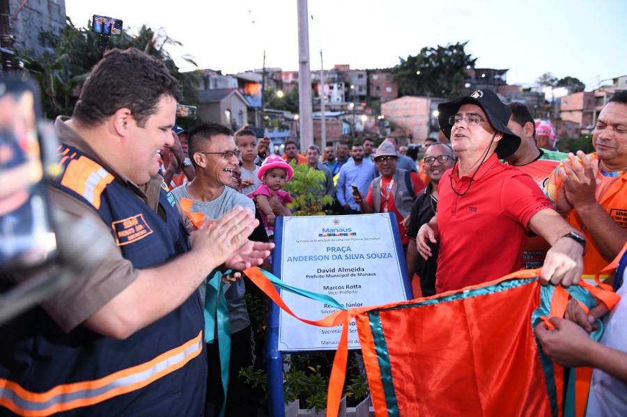 David Almeida entrega área revitalizada no bairro Mauazinho, em Manaus