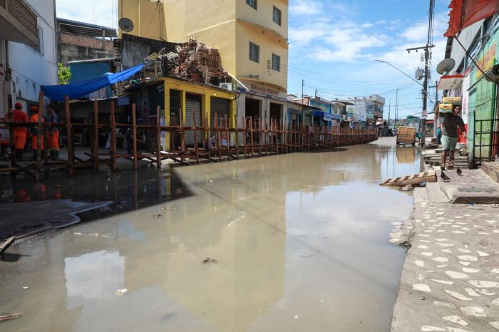 MANAUS: Prefeitura estuda decretar estado de emergência por conta da cheia dos rios