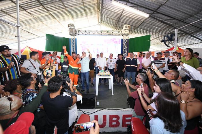 MANAUS: Prefeitura realiza homenagem aos garis em comemoração aos mais de 2,5 mil profissionais que atuam na capital