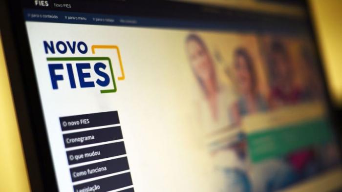 Câmara aprova MP que permite renegociação de dívidas do Fies  