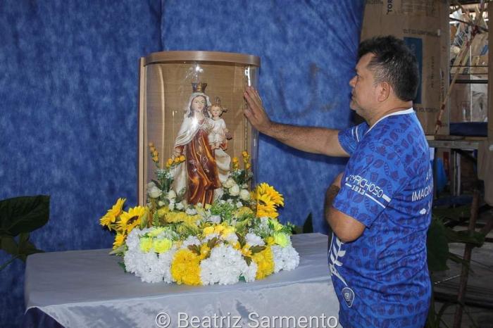 Emoção, devoção e agradecimento marcam presença de Nossa Senhora do Carmo no galpão do Caprichoso