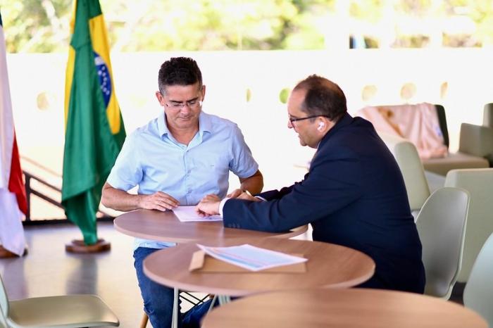 MANAUS: David Almeida homologa concurso público da Semsa para o cargo de médico