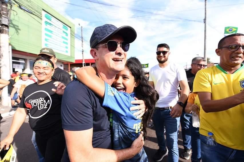 Novo levantamento confirma David Almeida aprovado por mais de 80% em Manaus