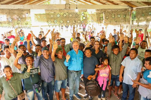 Em ato inédito, Arthur Virgílio visita comunidade indígena Sateré-Mawé durante agenda por cinco cidades do AM