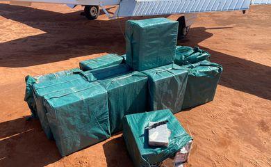 FAB intercepta avião com 500 quilos de cocaína
