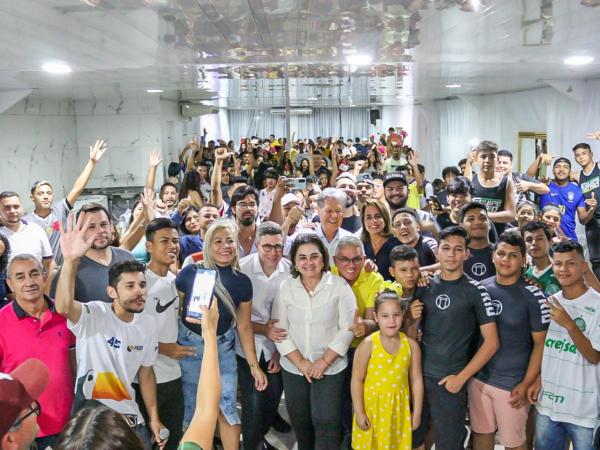 'Um encontro com a força e a esperança da juventude', define Arthur em reunião com jovens das zonas Norte e Leste