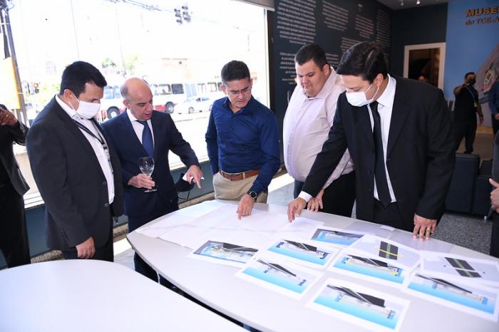 David Almeida apresenta projeto para implantação de passarela em frente ao TCE
