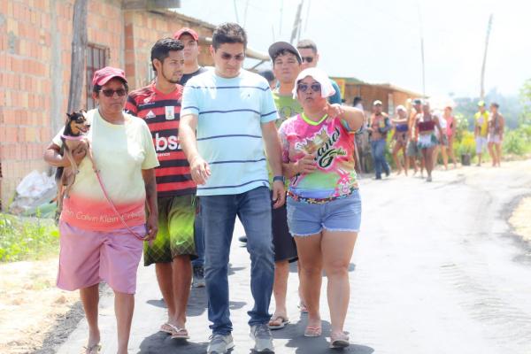 Em ritmo intenso, Jander Lobato percorre comunidades e bairros de Manaus