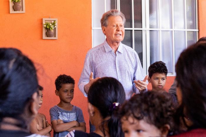 ‘Não quero brasileiro passando fome’, diz Arthur Neto em encontros comunitários 