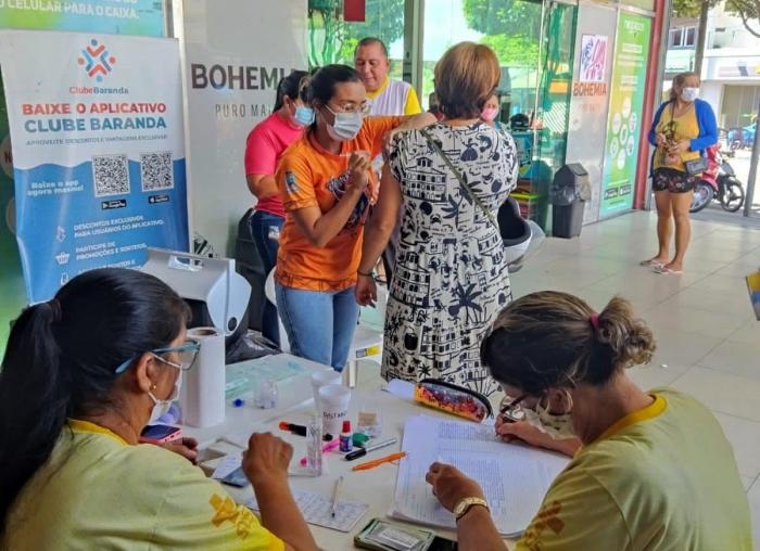 Vacinação em supermercados aplicou mais de 880 doses em Parintins