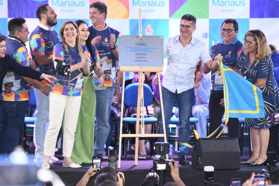 David Almeida reinaugura escola municipal Antônio Matias Fernandes para 590 estudantes