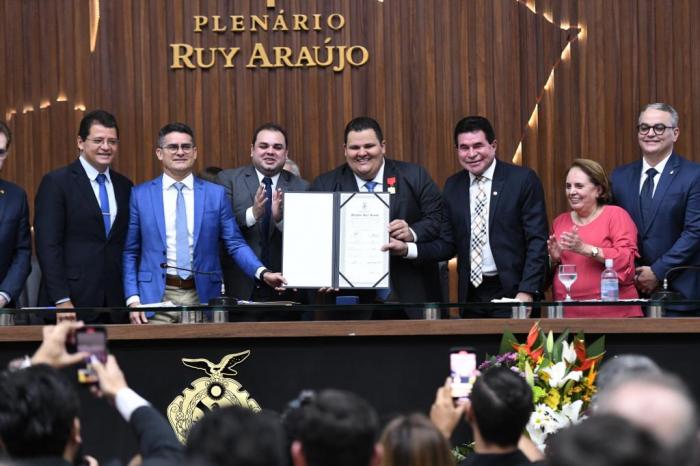 David Almeida prestigia solenidade em homenagem ao secretário Renato Júnior, na Aleam