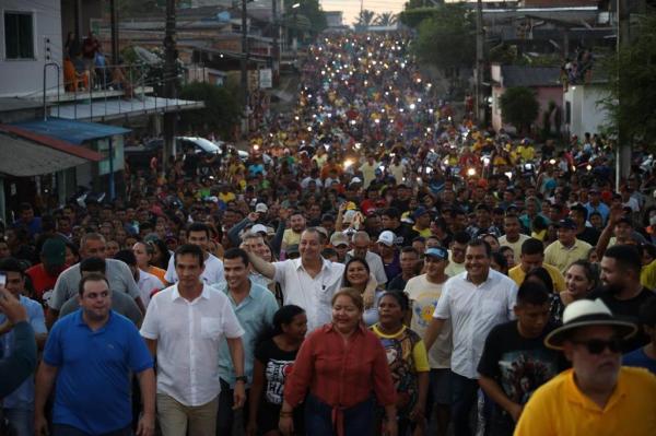 Multidão toma as ruas de Maués para apoiar comitiva do Senador Omar