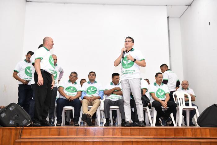 David Almeida firma apoio a reeleição de Wilson Lima em convenção de pastores do Amazonas