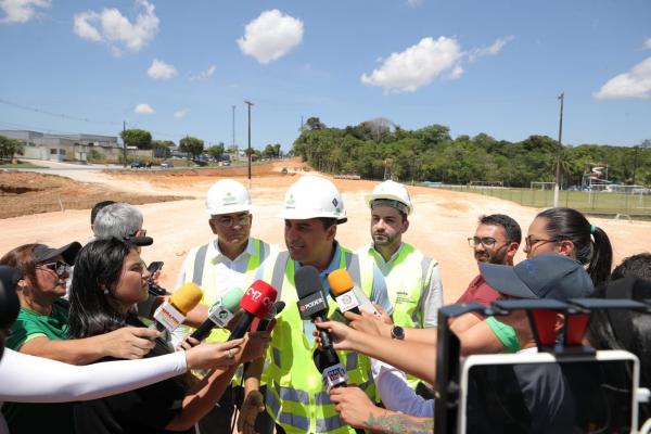 Wilson Lima vistoria construção do Anel Viário Sul, que avança para 75% da obra concluída