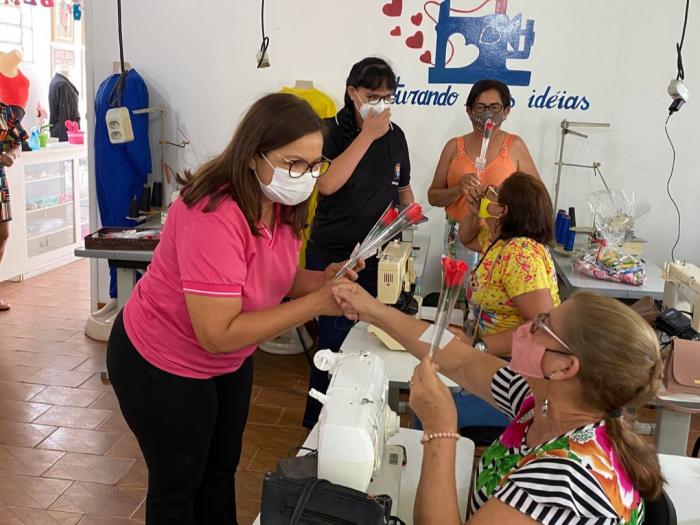 Cursos itinerantes do Centro Dona Cota para atender famílias assistidas na Estação Cidadania são indicados por Márcia Baranda