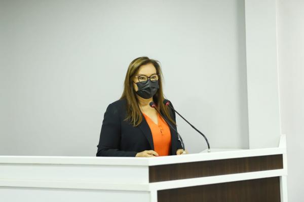 Márcia Baranda propõe instalação de brinquedos adaptados em parques e praças para inclusão de crianças com deficiência 