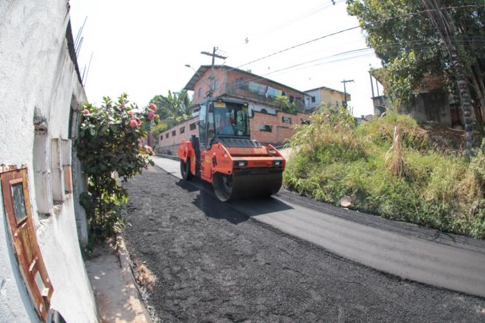 MANAUS: Prefeitura realiza recapeamento asfáltico nas ruas do bairro Gilberto Mestrinho