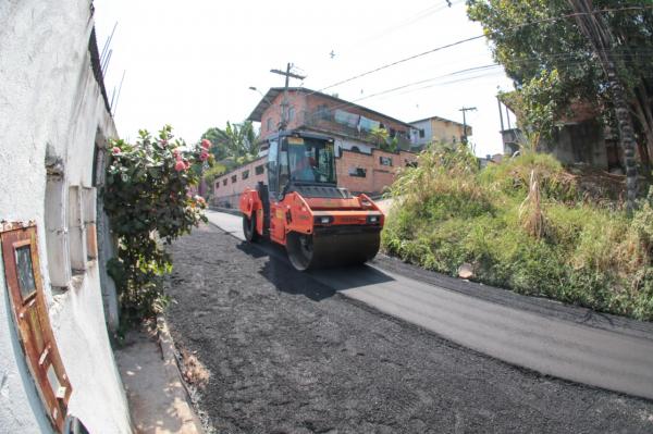 MANAUS: Prefeitura realiza recapeamento asfáltico nas ruas do bairro Gilberto Mestrinho