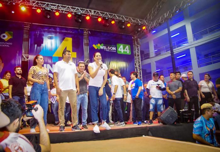 Mayra Dias enaltece luta pelas mulheres e compromisso com Parintins em comício com Wilson Lima e Saullo Vianna